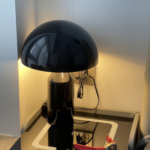 Metal mushroom table lamp